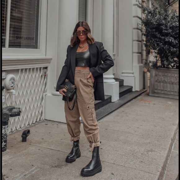 Black leather crop top - Picture 1 of 3